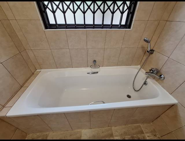 2 BEDROOM TOWNHOUSE FOR SALE IN SHELLY BEACH